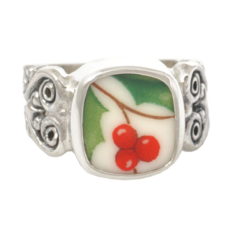 SIZE 6 Broken China Jewelry Holiday Holly w/ Berries Carved Sterling Ring